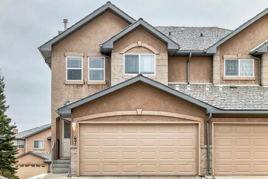 47 Royal Crest Court NW Calgary AB T3G 5W3