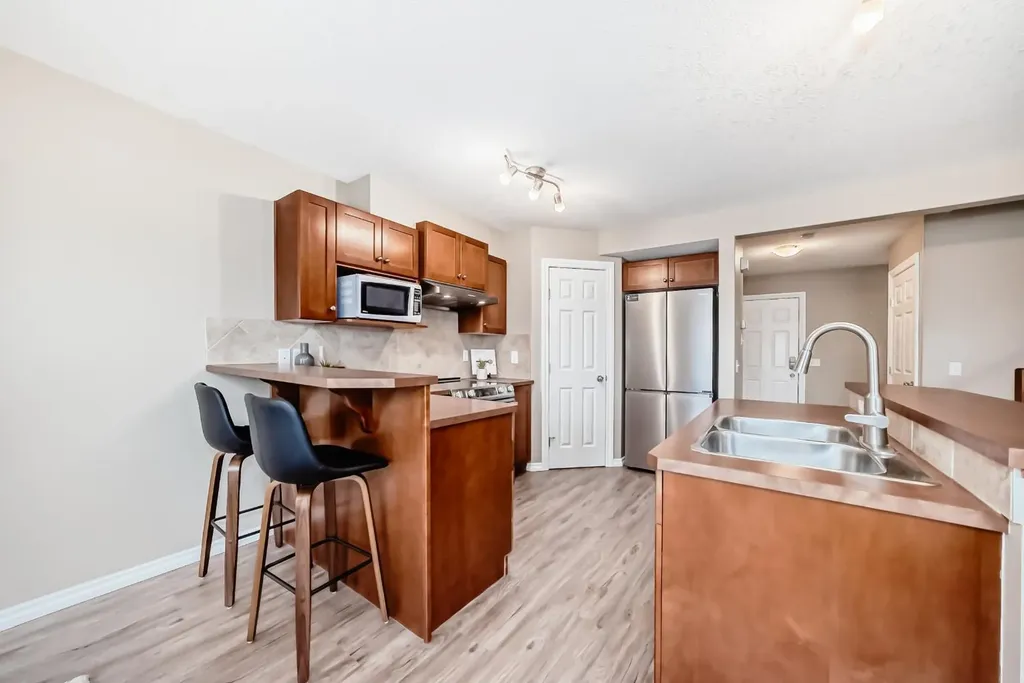 47 Royal Crest Court NW Calgary AB T3G 5W3