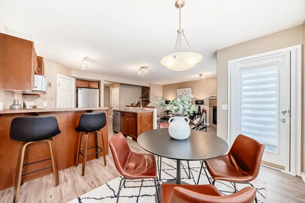 47 Royal Crest Court NW Calgary AB T3G 5W3