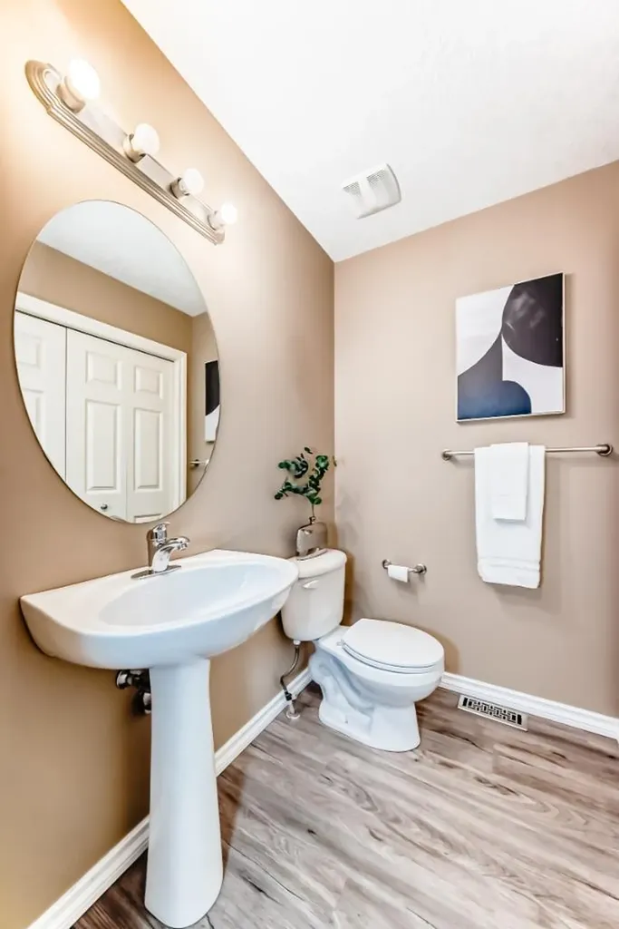 47 Royal Crest Court NW Calgary AB T3G 5W3