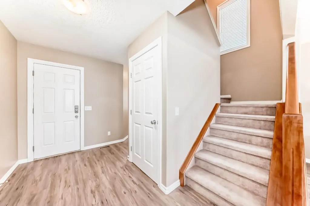 47 Royal Crest Court NW Calgary AB T3G 5W3