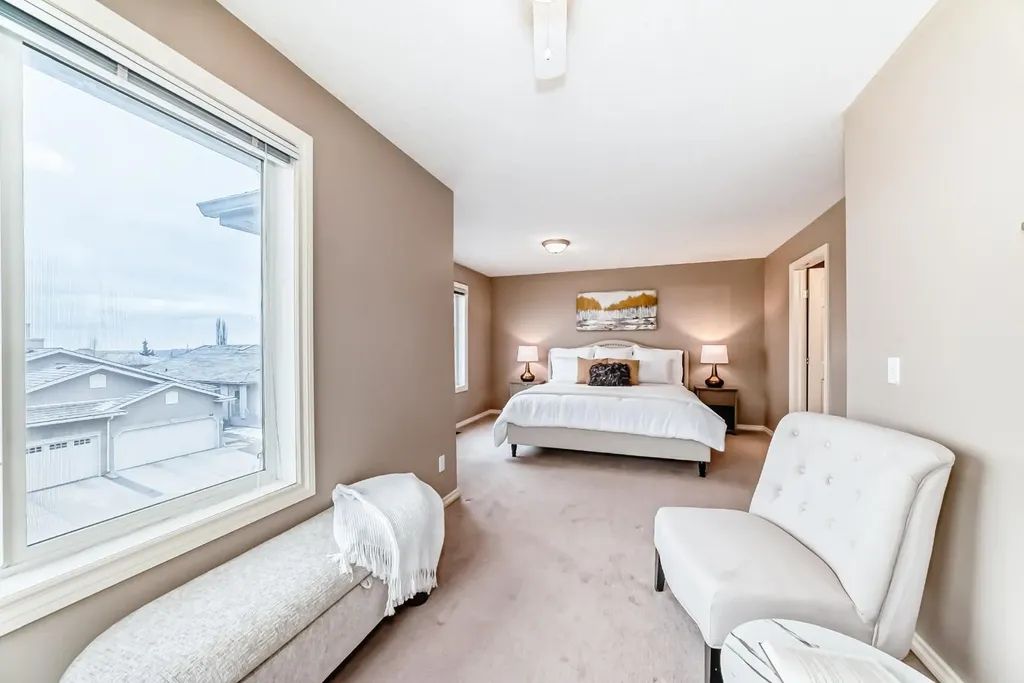 47 Royal Crest Court NW Calgary AB T3G 5W3