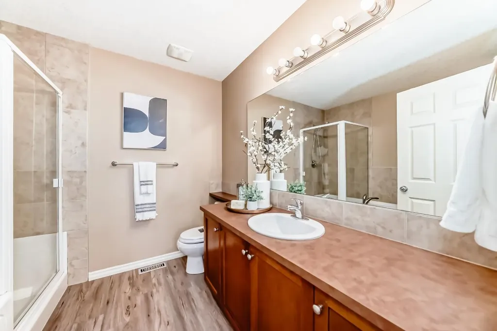 47 Royal Crest Court NW Calgary AB T3G 5W3