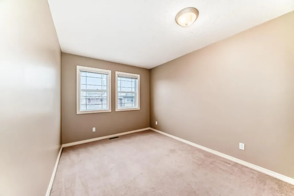 47 Royal Crest Court NW Calgary AB T3G 5W3