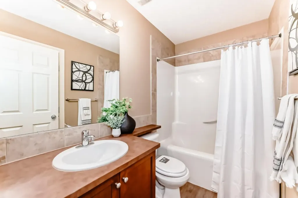 47 Royal Crest Court NW Calgary AB T3G 5W3