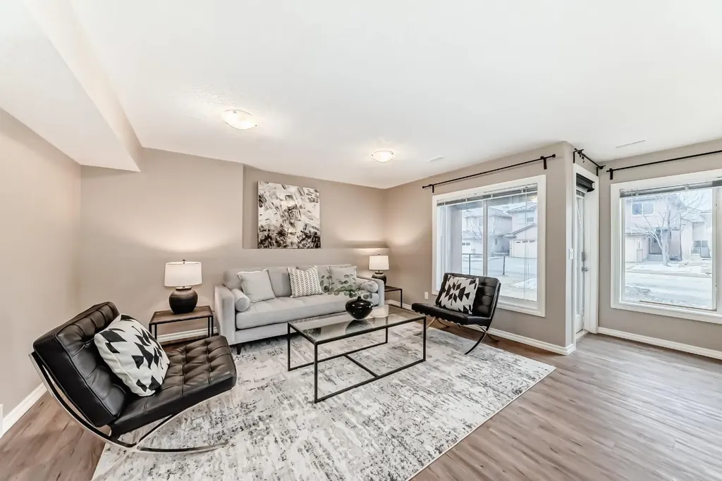 47 Royal Crest Court NW Calgary AB T3G 5W3