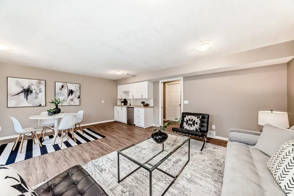 47 Royal Crest Court NW Calgary AB T3G 5W3