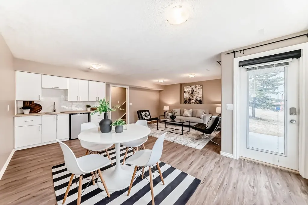 47 Royal Crest Court NW Calgary AB T3G 5W3