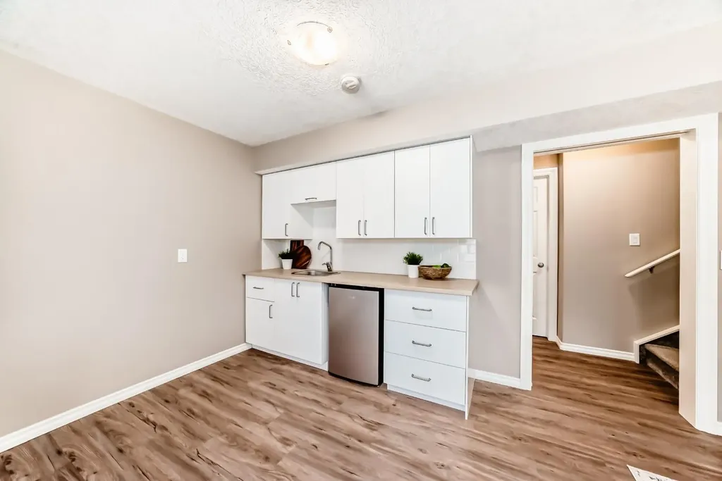 47 Royal Crest Court NW Calgary AB T3G 5W3