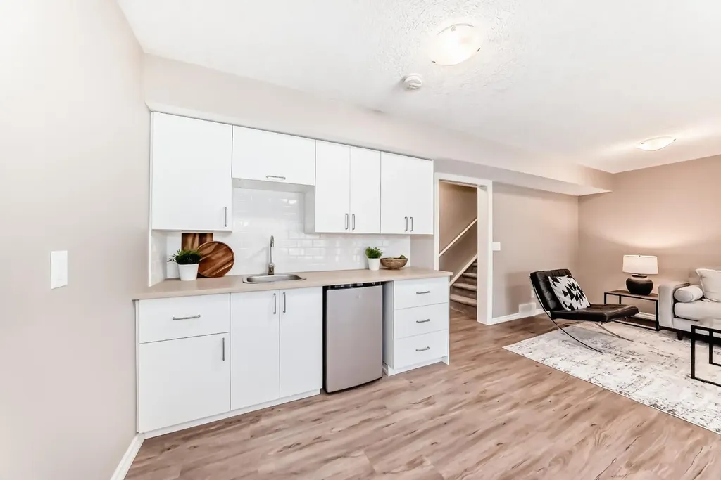 47 Royal Crest Court NW Calgary AB T3G 5W3