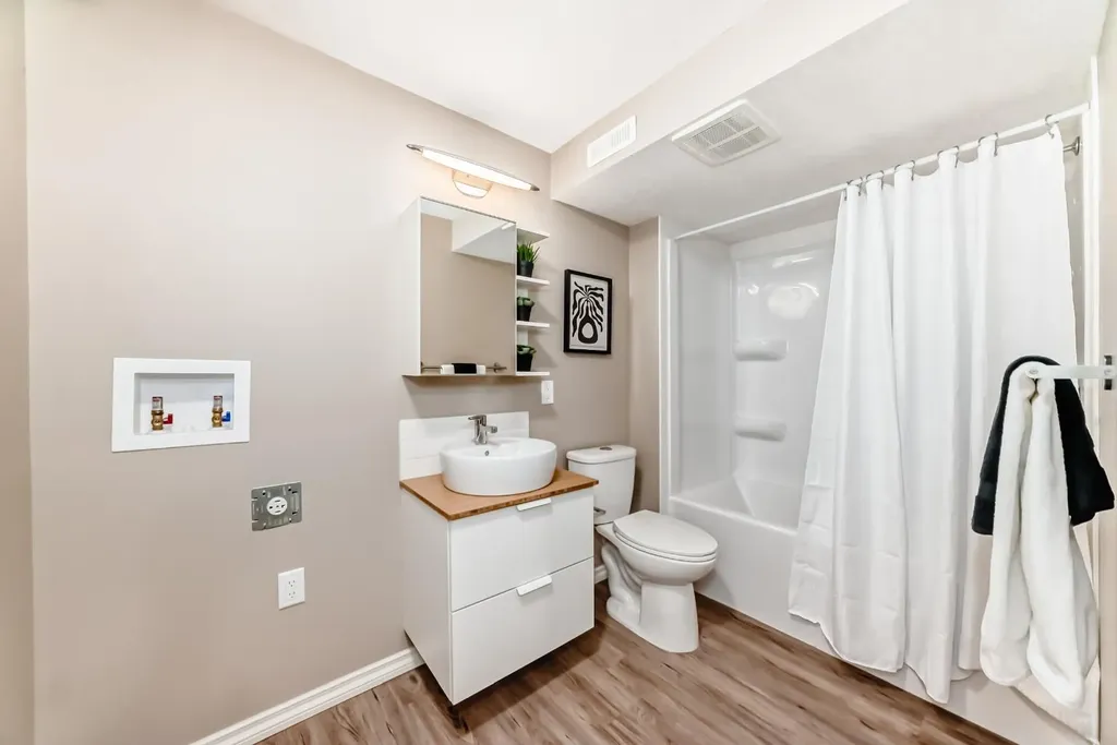 47 Royal Crest Court NW Calgary AB T3G 5W3