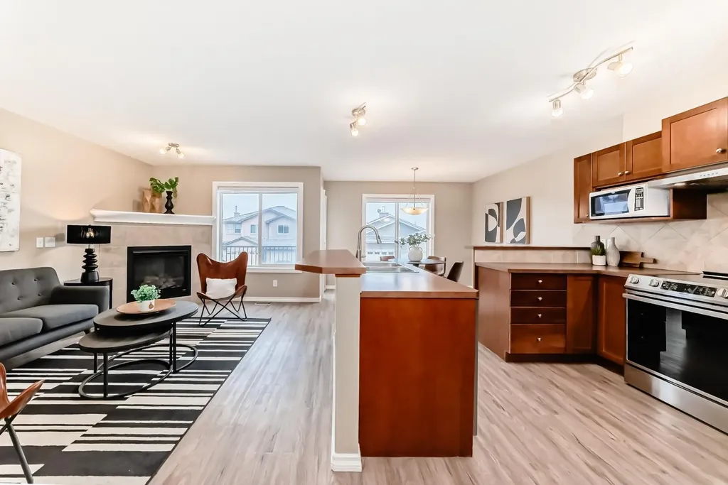 47 Royal Crest Court NW Calgary AB T3G 5W3