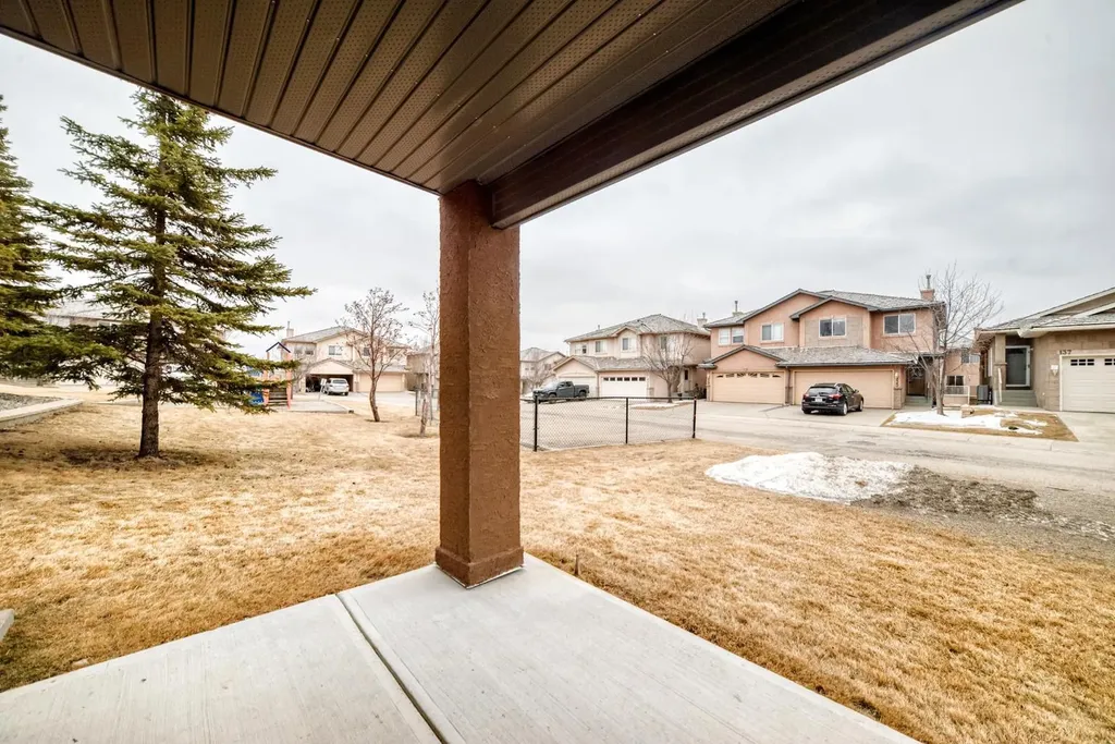 47 Royal Crest Court NW Calgary AB T3G 5W3