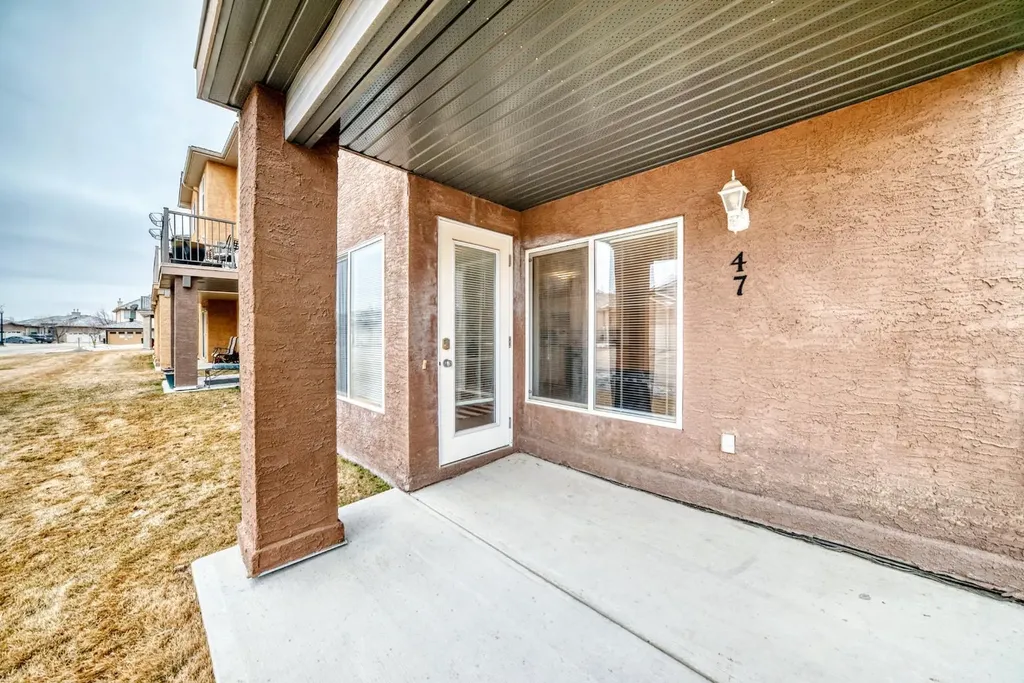 47 Royal Crest Court NW Calgary AB T3G 5W3
