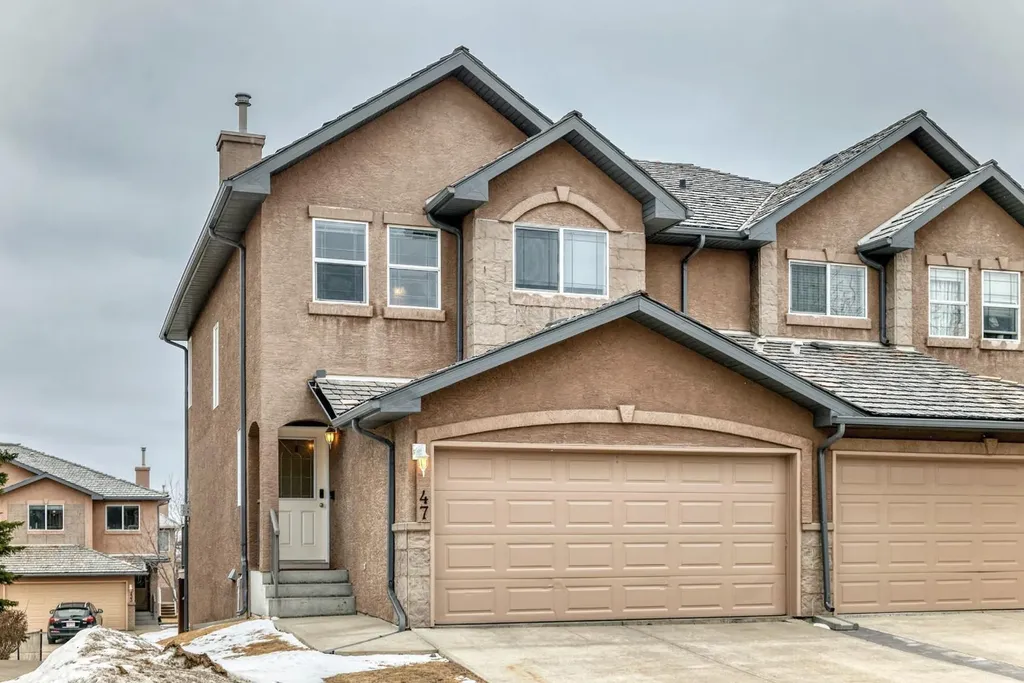 47 Royal Crest Court NW Calgary AB T3G 5W3