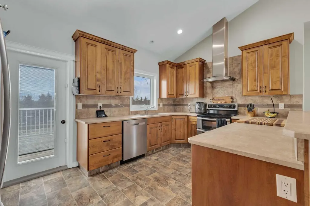 29 Emily Crescent Lacombe AB T4L 0A5