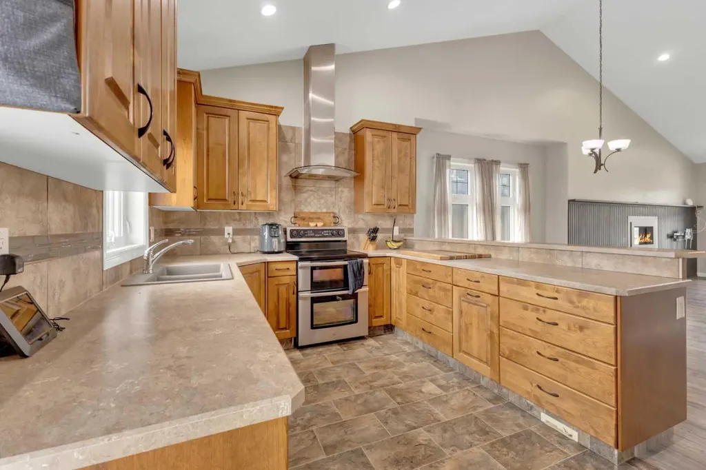 29 Emily Crescent Lacombe AB T4L 0A5