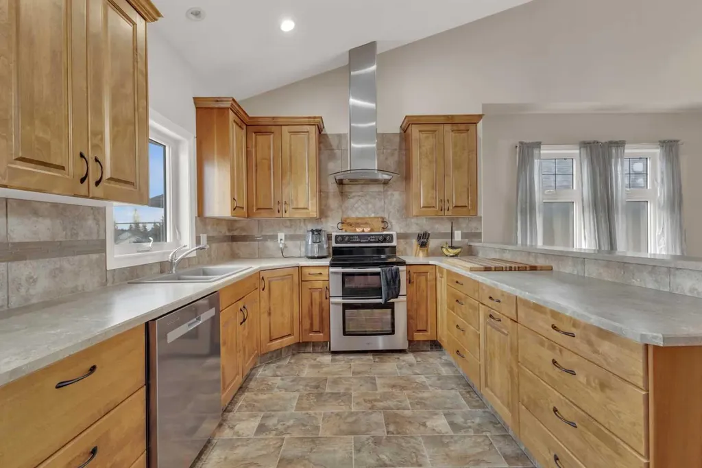 29 Emily Crescent Lacombe AB T4L 0A5