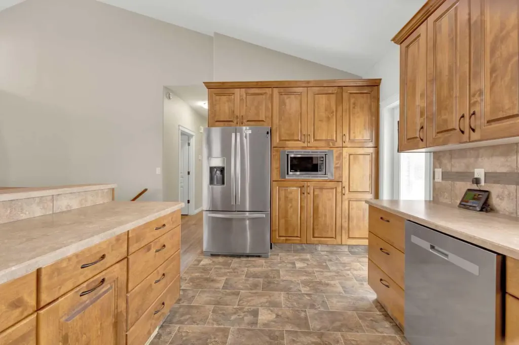 29 Emily Crescent Lacombe AB T4L 0A5