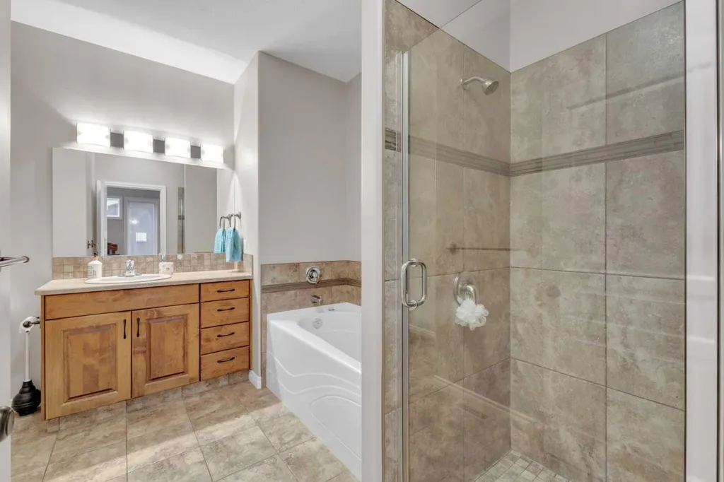 29 Emily Crescent Lacombe AB T4L 0A5