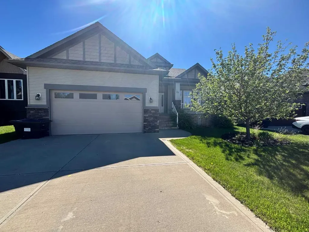 29 Emily Crescent Lacombe AB T4L 0A5