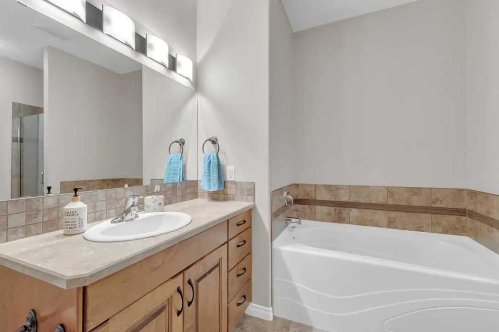 29 Emily Crescent Lacombe AB T4L 0A5