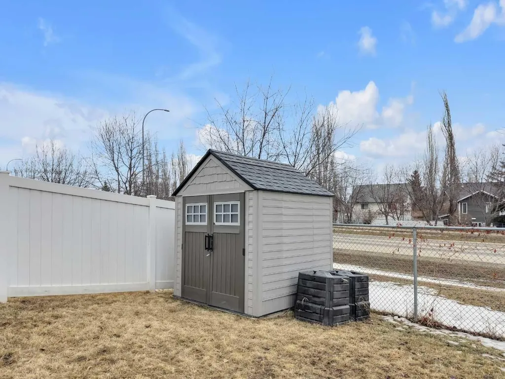 29 Emily Crescent Lacombe AB T4L 0A5