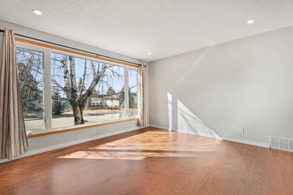 8 Van Horne Crescent NE Calgary AB T2E 6G9