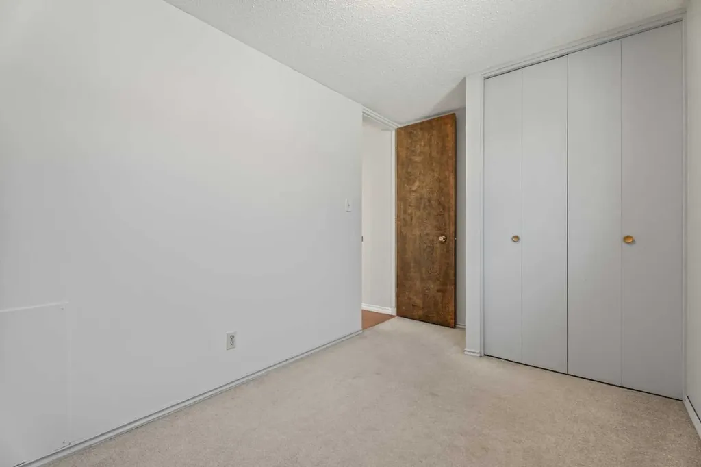 8 Van Horne Crescent NE Calgary AB T2E 6G9