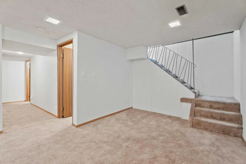 8 Van Horne Crescent NE Calgary AB T2E 6G9
