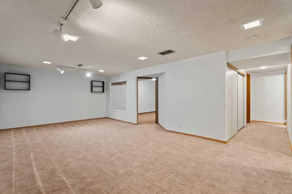 8 Van Horne Crescent NE Calgary AB T2E 6G9