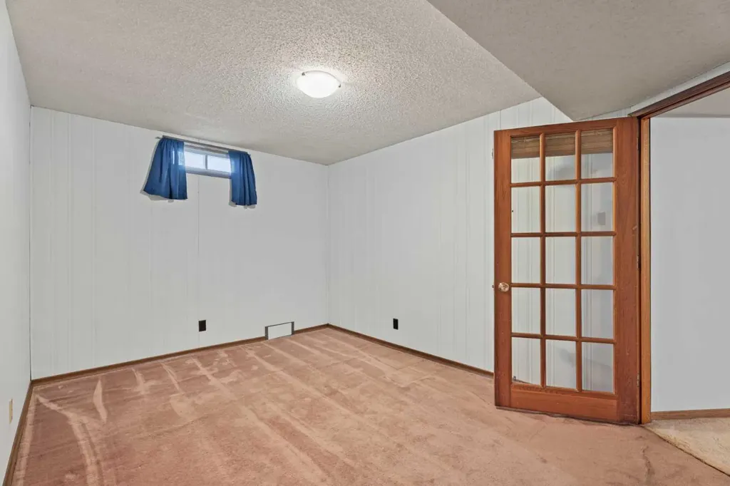 8 Van Horne Crescent NE Calgary AB T2E 6G9
