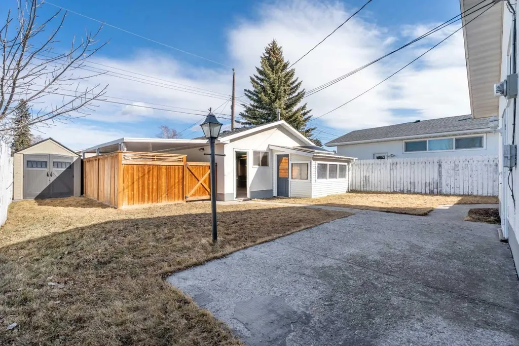 8 Van Horne Crescent NE Calgary AB T2E 6G9