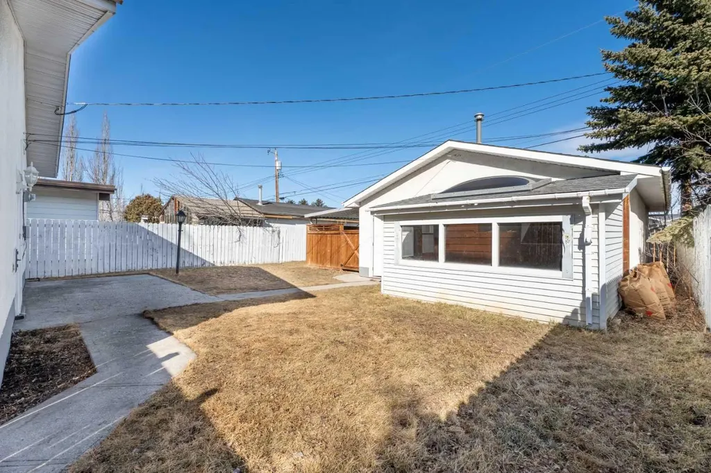 8 Van Horne Crescent NE Calgary AB T2E 6G9