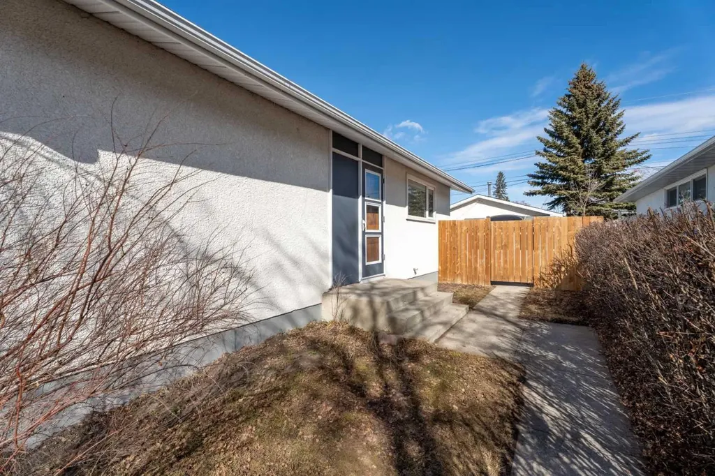 8 Van Horne Crescent NE Calgary AB T2E 6G9