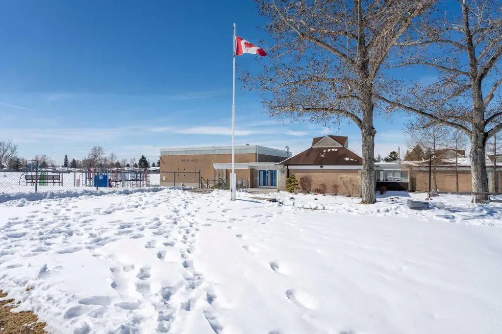 8 Van Horne Crescent NE Calgary AB T2E 6G9