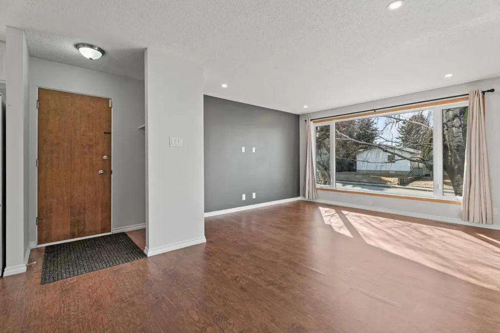 8 Van Horne Crescent NE Calgary AB T2E 6G9