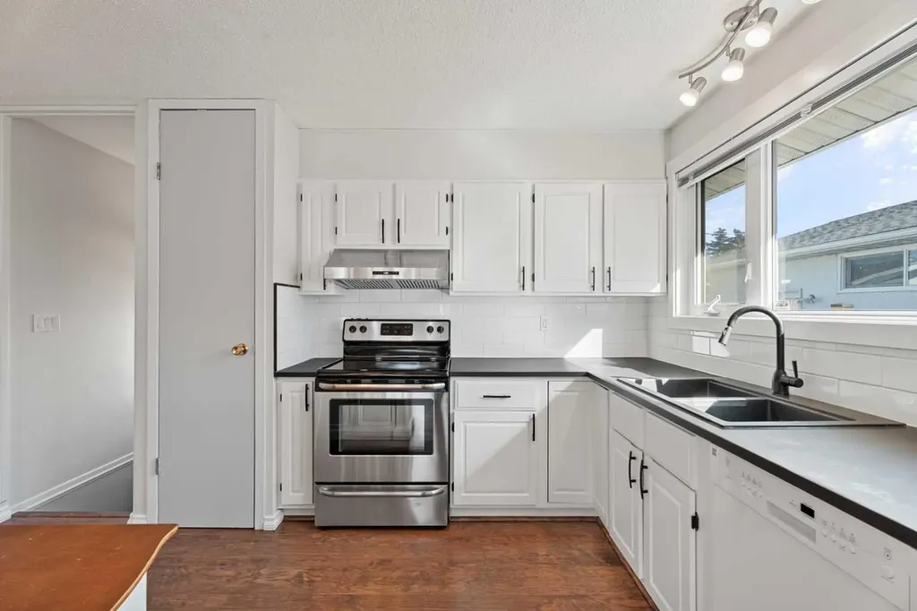 8 Van Horne Crescent NE Calgary AB T2E 6G9