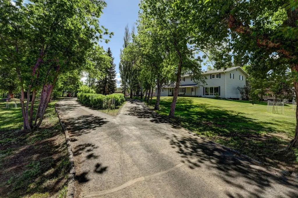 150 9 Street NW Drumheller AB T0J 0Y1