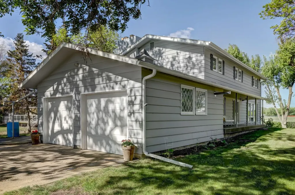 150 9 Street NW Drumheller AB T0J 0Y1