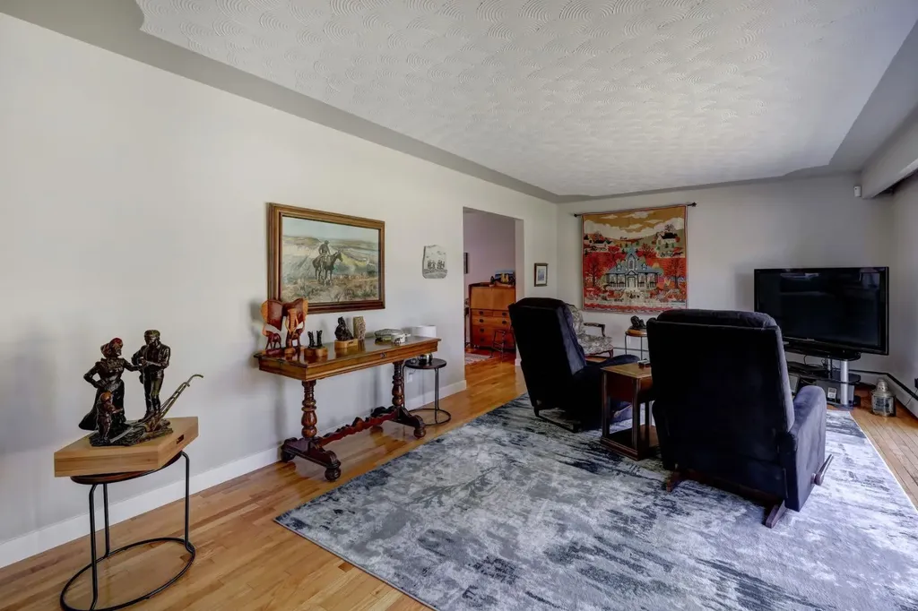 150 9 Street NW Drumheller AB T0J 0Y1