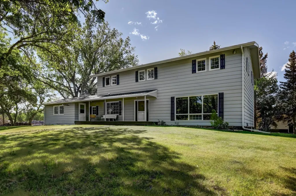 150 9 Street NW Drumheller AB T0J 0Y1