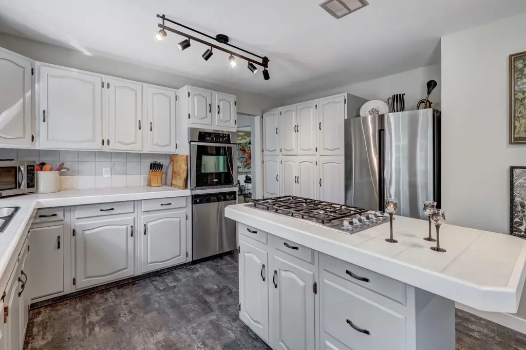 150 9 Street NW Drumheller AB T0J 0Y1