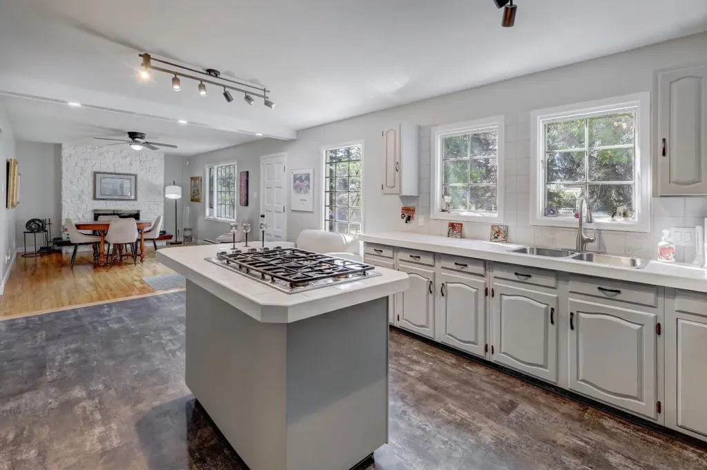 150 9 Street NW Drumheller AB T0J 0Y1