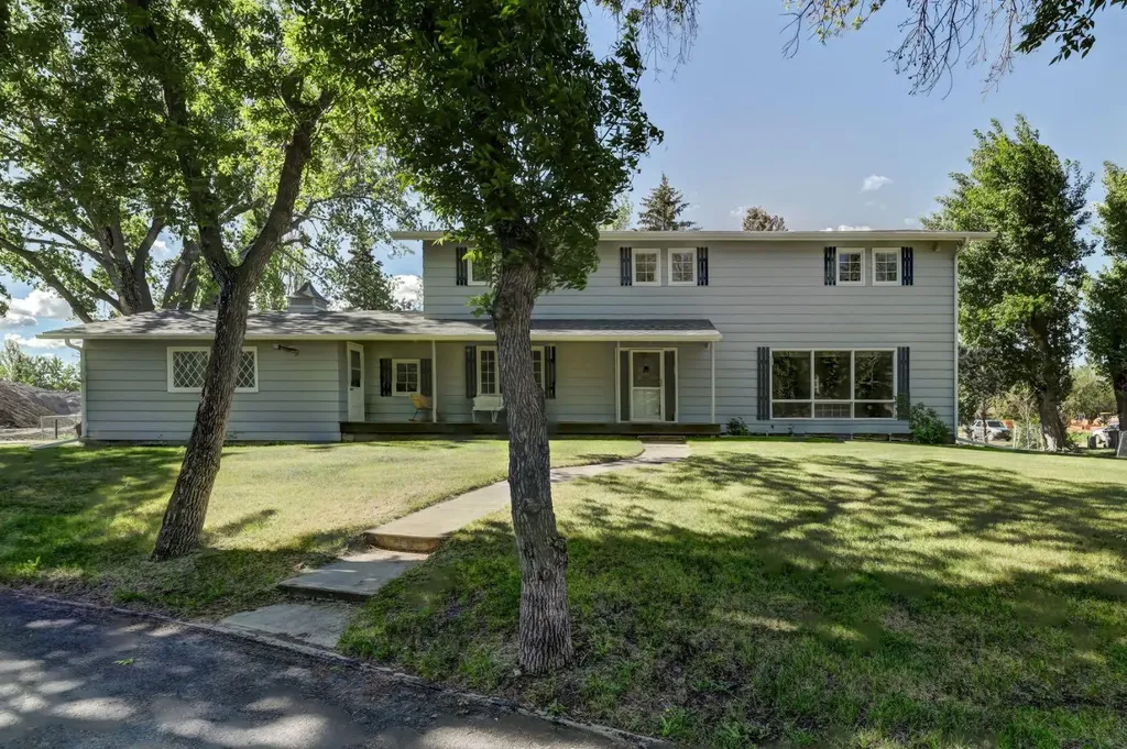 150 9 Street NW Drumheller AB T0J 0Y1