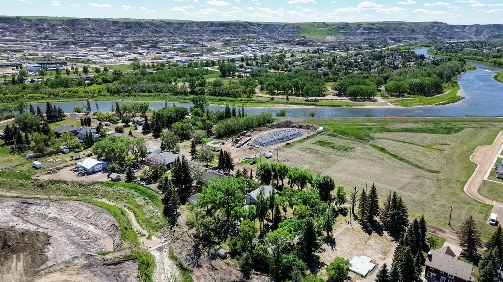 150 9 Street NW Drumheller AB T0J 0Y1