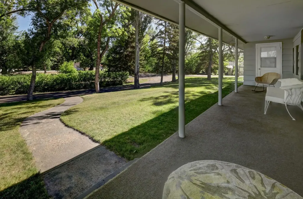 150 9 Street NW Drumheller AB T0J 0Y1