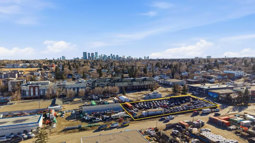 319 36 Avenue NE Calgary AB T2E 2L6