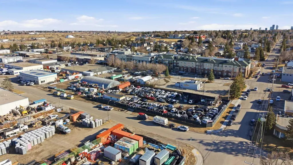 319 36 Avenue NE Calgary AB T2E 2L6