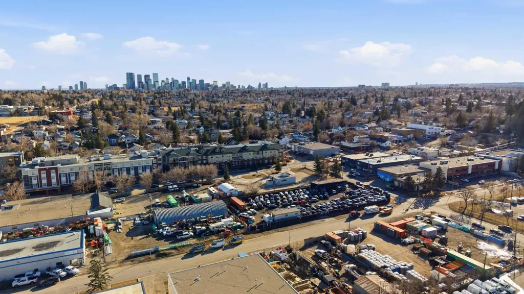 319 36 Avenue NE Calgary AB T2E 2L6